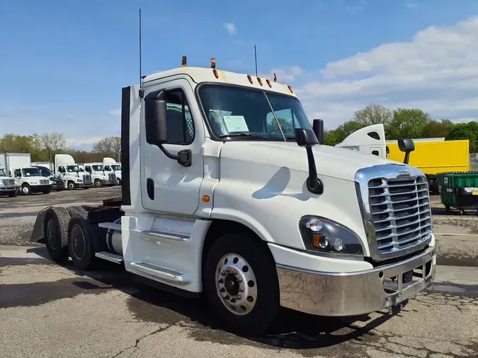 2019 FREIGHTLINER/MERCEDES CASCADIA 125a92ffd1cf94ed271240aba40b7789e9d