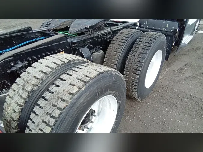 2020 Freightliner Cascadia 126