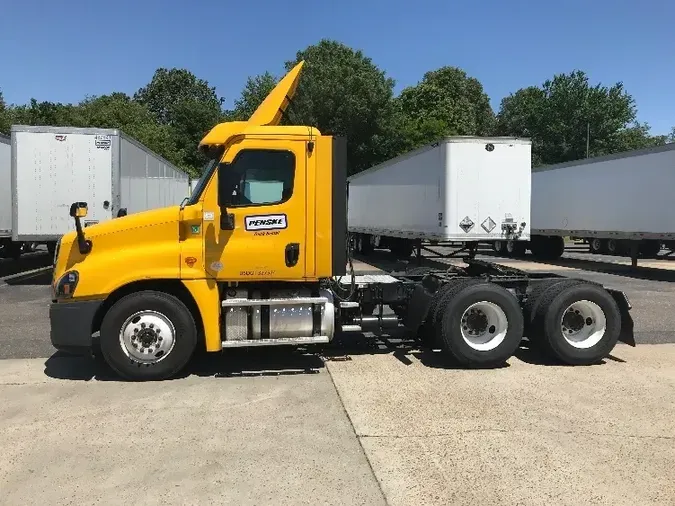 2018 Freightliner X12564ST