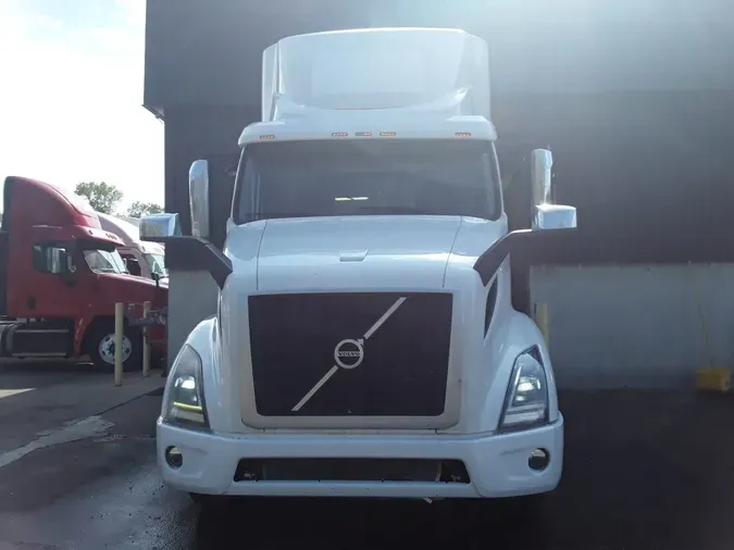2019 VOLVO VNR42T 300