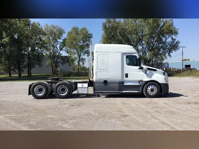 2020 Freightliner Cascadia 126
