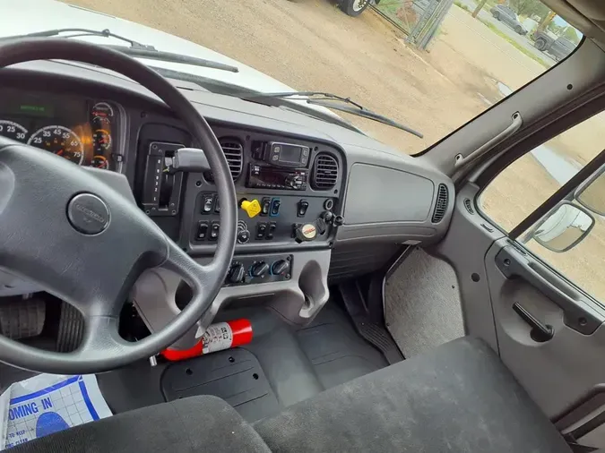 2018 FREIGHTLINER M2 106