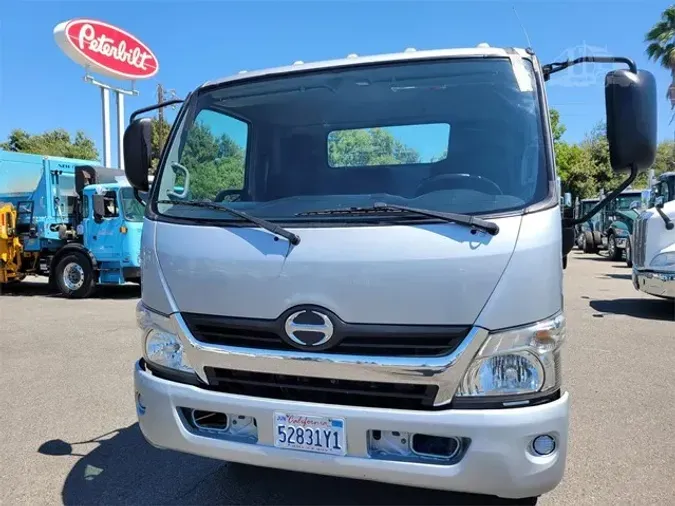 2017 HINO 195