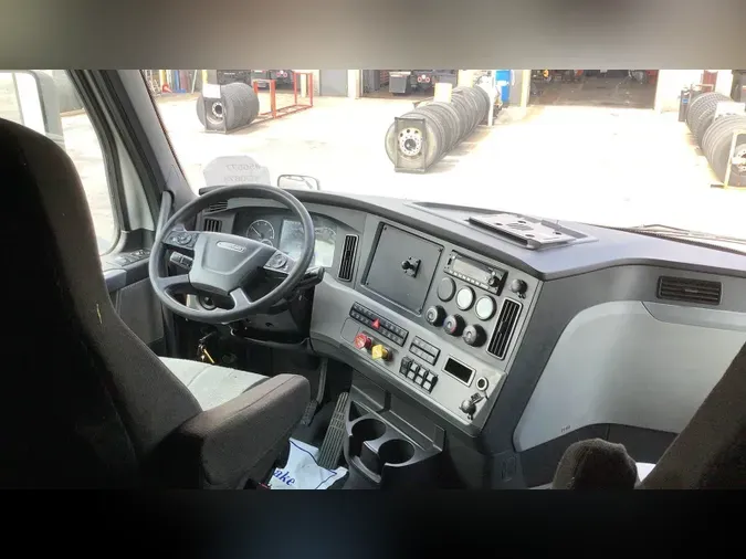 2020 Freightliner Cascadia 126