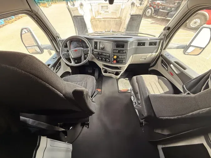 2022 Peterbilt 579