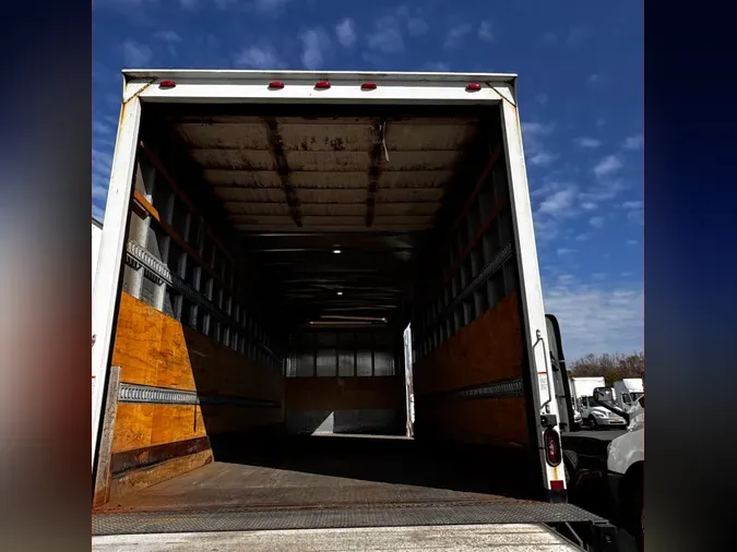 2019 FREIGHTLINER/MERCEDES M2 106