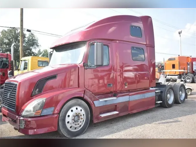 2005 VOLVO VNL64T780