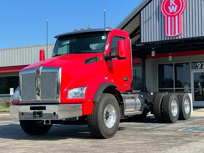 2025 Kenworth T880