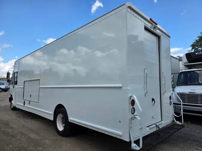 2016 FRTLR CUSTOM CHASSIS CORP MT55
