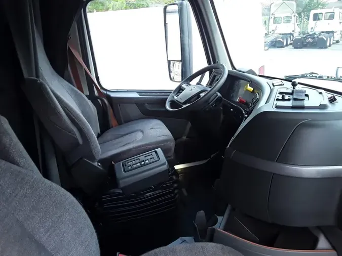 2019 VOLVO VNL64T-760