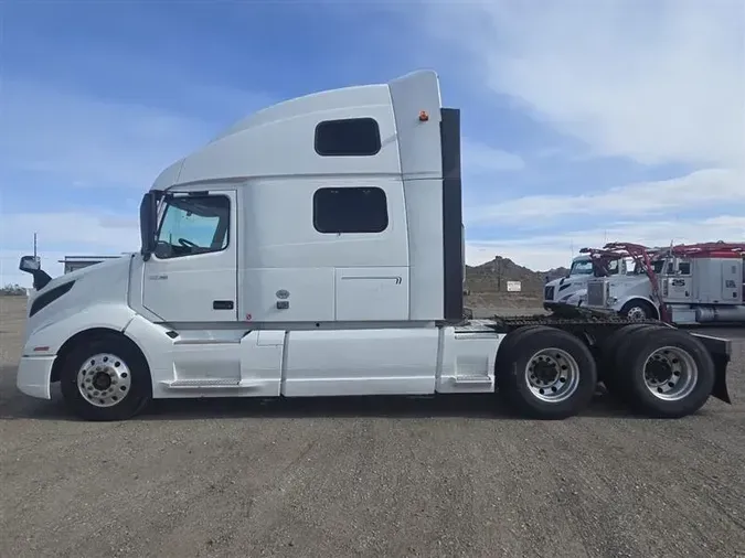 2020 VOLVO VNL860