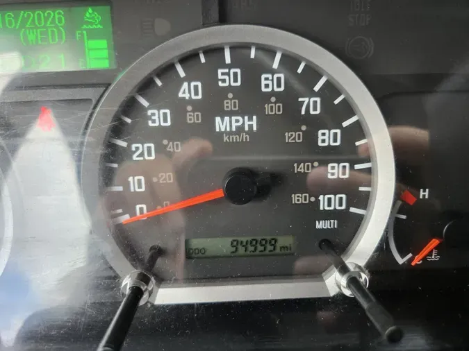 2022 Isuzu NRRa960ada8ac0f903490305dd4d414875c