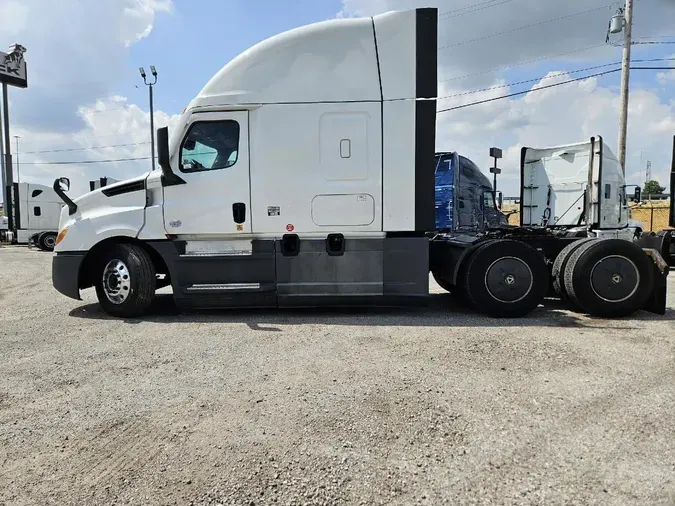 2021 FREIGHTLINER Cascadia 126