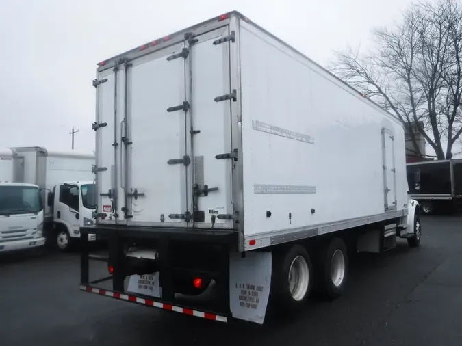 2017 FREIGHTLINER/MERCEDES M2 106