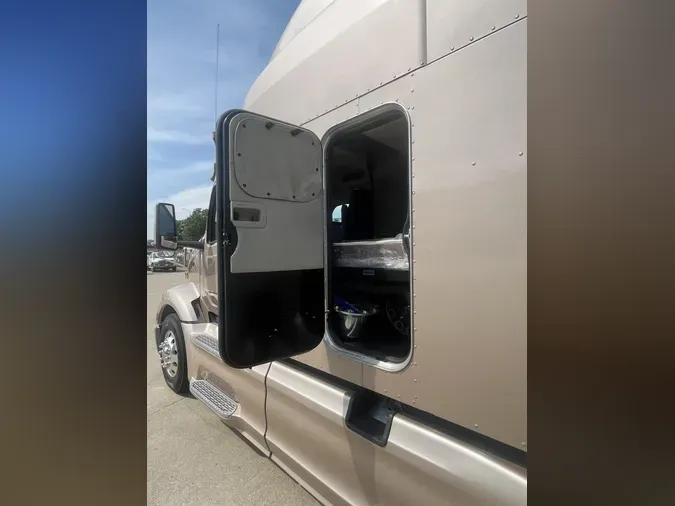 2023 Peterbilt 579