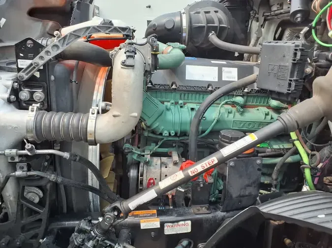 2020 VOLVO VNR64T-640