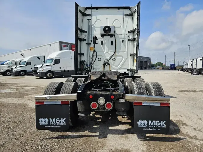 2021 FREIGHTLINER CASCADIA CA126