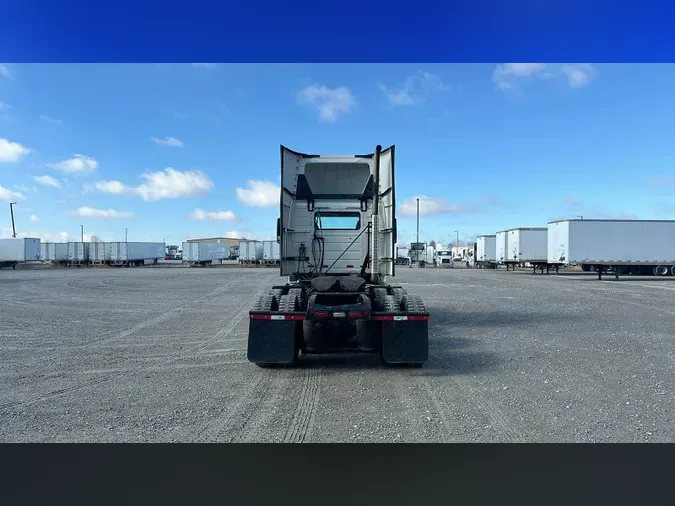 2015 Volvo VNL300