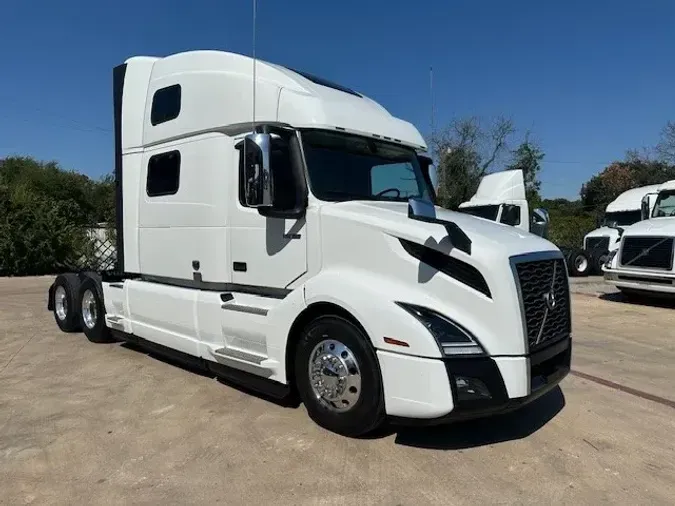 2023 VOLVO VNL64T860