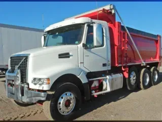 2020 VOLVO VHD