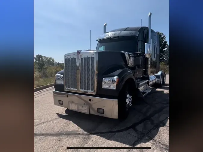 2024 Kenworth W990