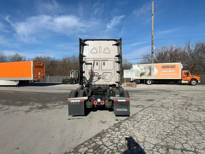 2023 Freightliner Cascadia