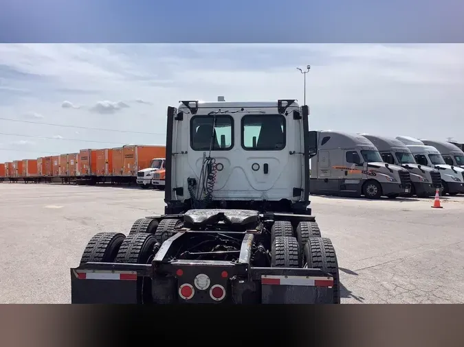 2020 Freightliner Cascadia 126a97e9493751fd531a024b9ba4a37725c