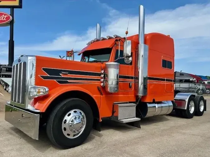 2023 Peterbilt 389