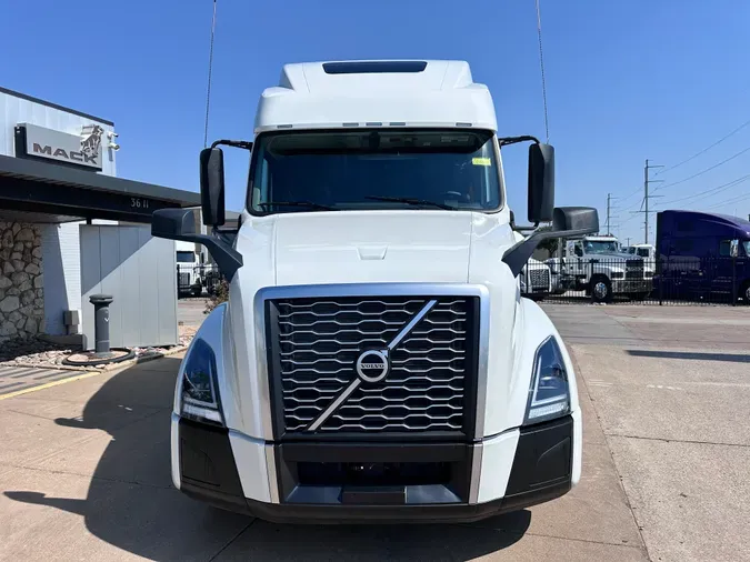 2025 VOLVO VNL64T860