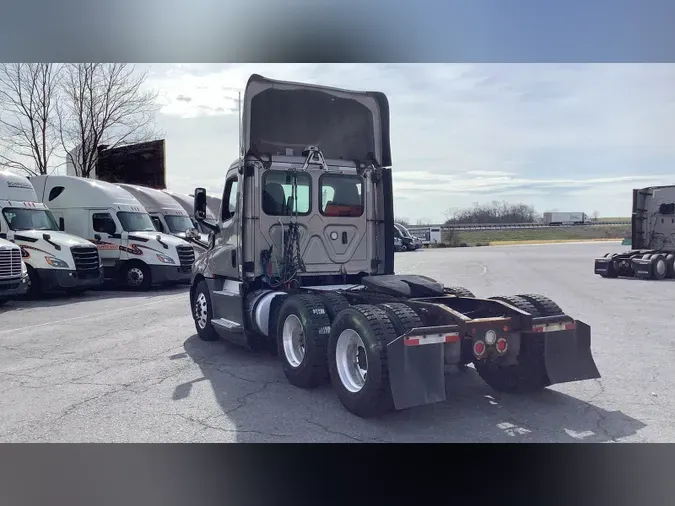 2019 Freightliner Cascadia 126