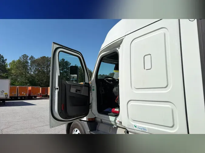 2021 Freightliner Cascadia 126