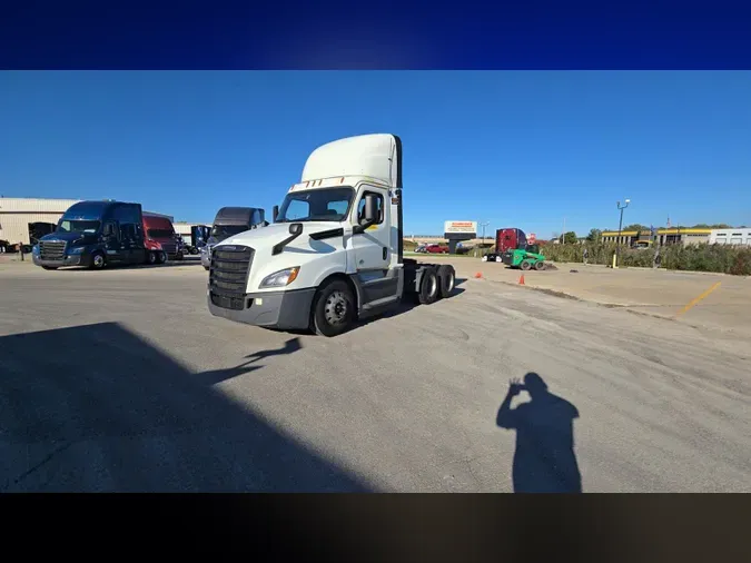2020 Freightliner Cascadia 126