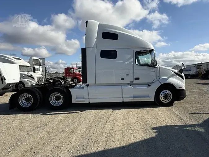 2022 VOLVO VNL64T760