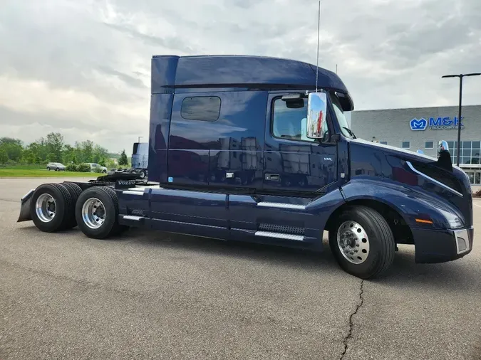 2022 VOLVO VNL64T740
