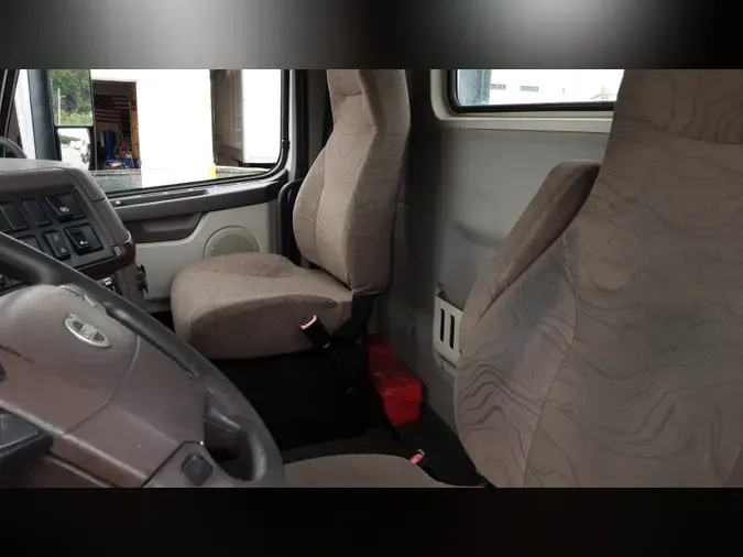 2018 Volvo VNL300
