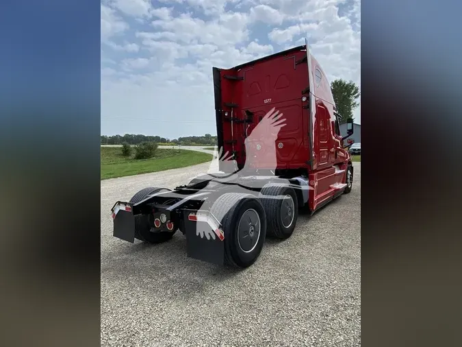 2020 FREIGHTLINER CASCADIA 126