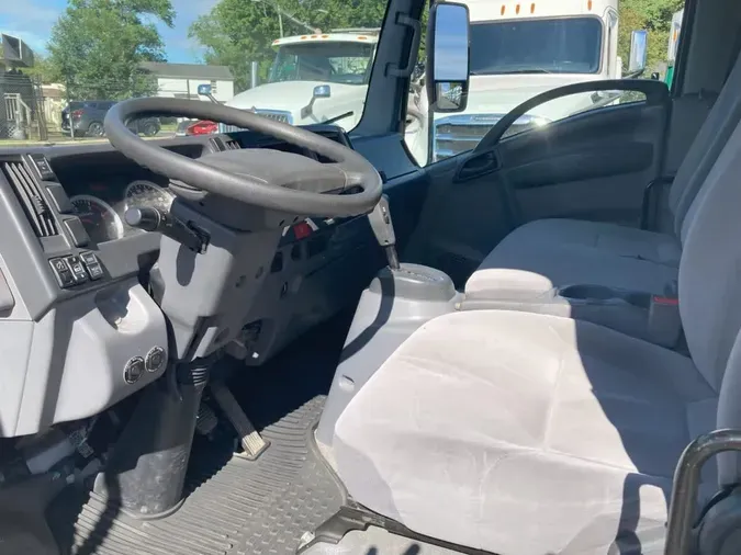 2019 ISUZU NPR HDa98ea34f219c3a3192872263e4e5dff5