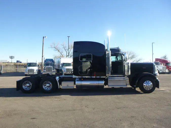 2022 Peterbilt 389