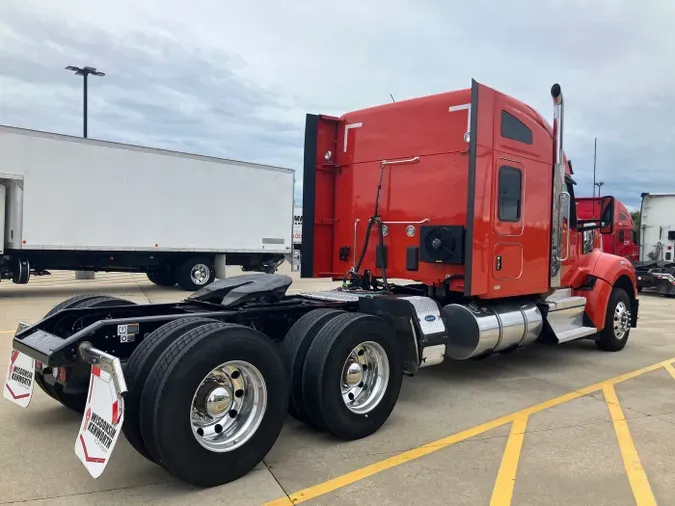 2023 Kenworth W990