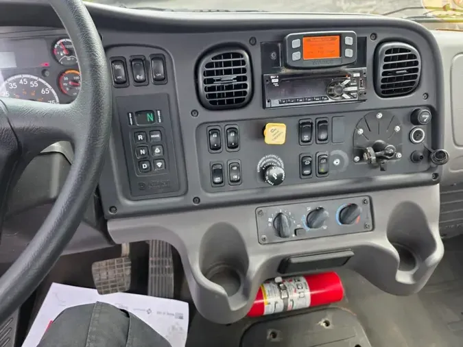 2018 FREIGHTLINER M2 106
