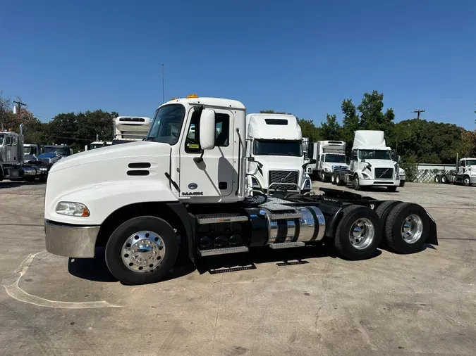 2018 MACK CXU613