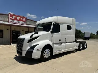 2021 VOLVO VNL64T740