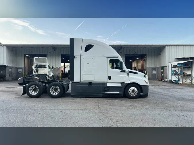 2022 Freightliner Cascadia 126