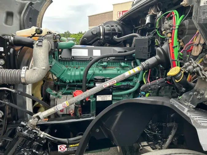 2021 Volvo VNL 860