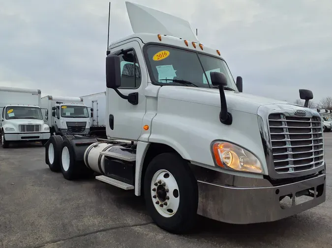 2016 FREIGHTLINER/MERCEDES CASCADIA 125