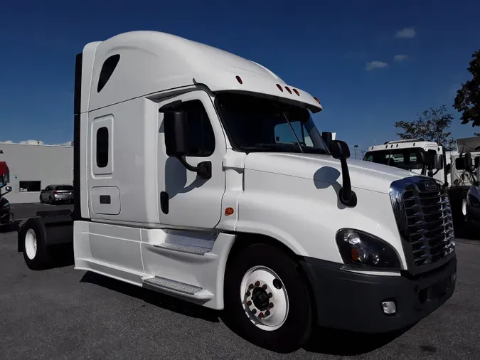 2020 FREIGHTLINER/MERCEDES CASCADIA 125