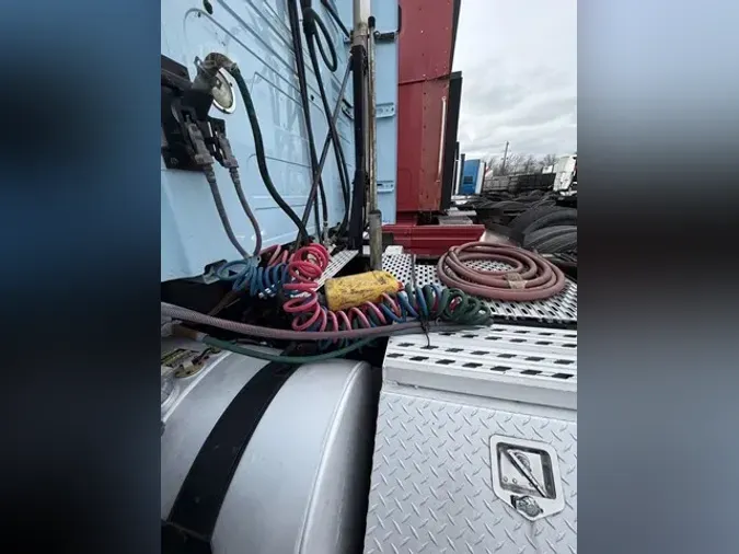 2013 VOLVO VNL64T730