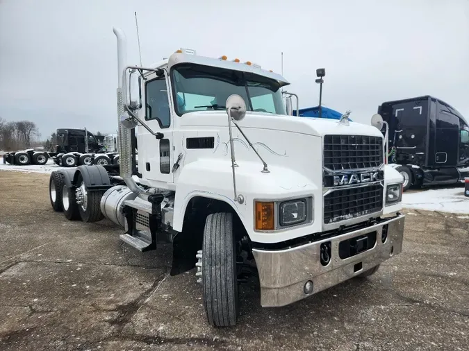 2021 MACK PI64T