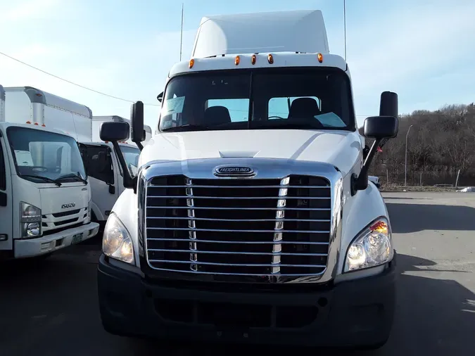 2015 FREIGHTLINER/MERCEDES CASCADIA 113