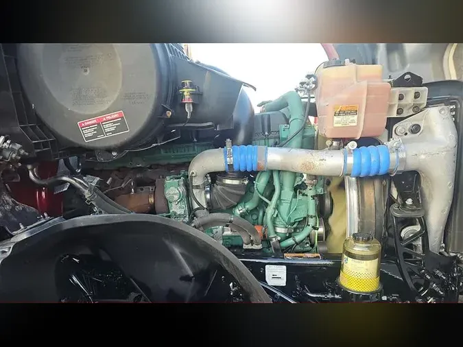 2022 VOLVO VNL64T300a9a60399f643f772723ba5c6d4fb7e68